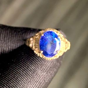 Bright Vivid Violet 3.5ct Natural Tanzanite in Vintage Yellow Gold Ring